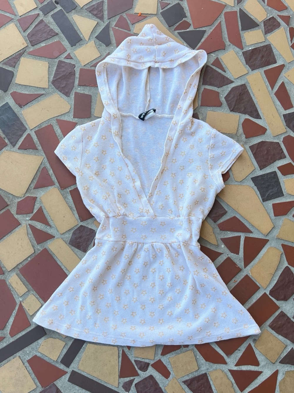 Wet Seal Cream Hooded Short-Sleeve Knit Top with Star Pattern